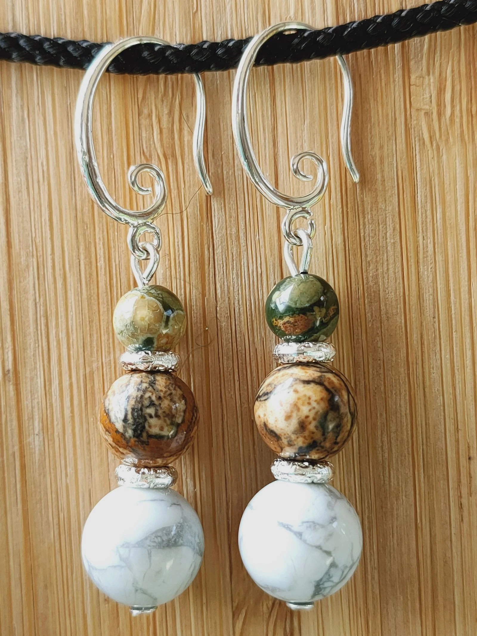 A pair of bohemian style earrings – photo 6